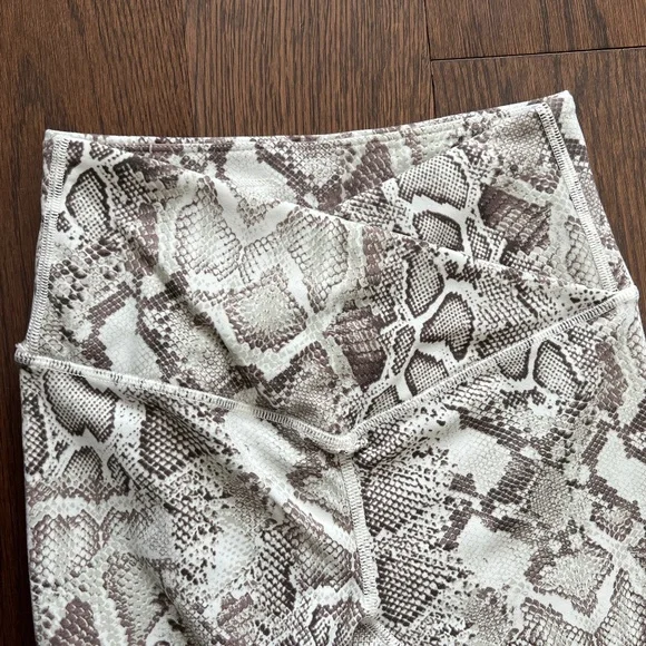 Victoria Secret’s leggings 7/8 - Picture 3 of 7